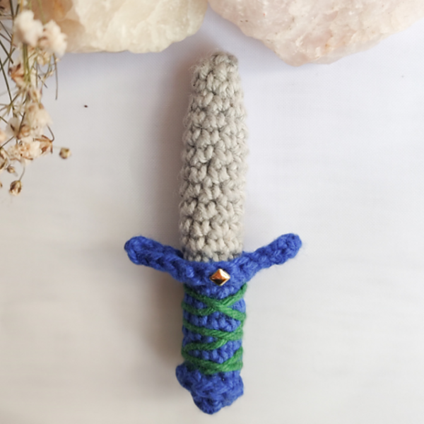 Crochet a straight piece for the sword Amigurumi