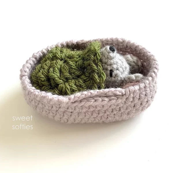 Free crochet Moses Basket Amigurumi Soft and Comfortable