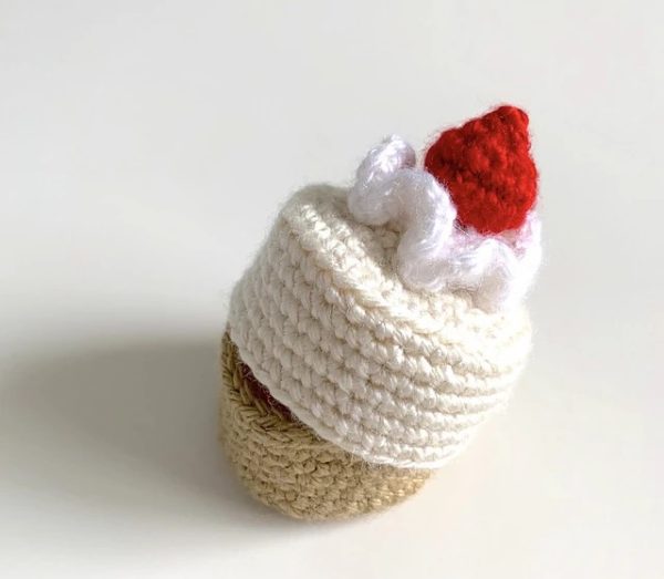 Adorable Sweet Cakes Amigurumi Goodies