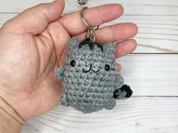 Cat Keychain Amigurumi Crochet Pattern lover