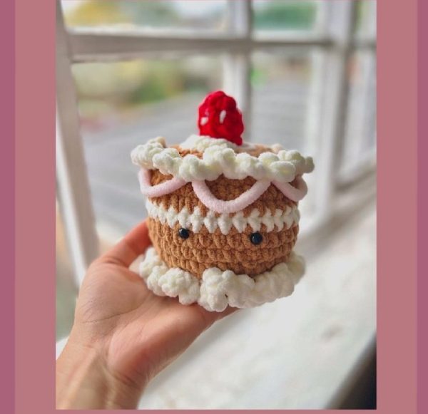 Free Crochet Cake Amigurumi pattern For Celebrations