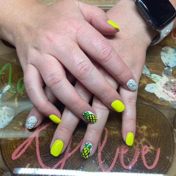Cute Pineapple Manicure