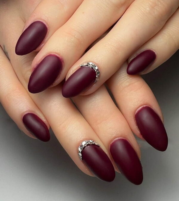 Burgundy Nails Art Ideas for Seasonal Vibes