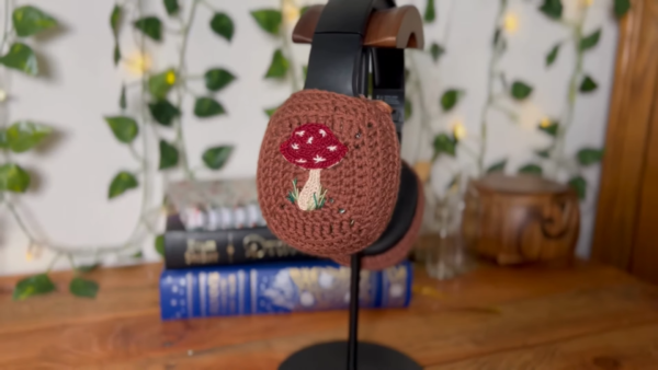 Soft and Lightweight Crochet Covers Headphone for Protection