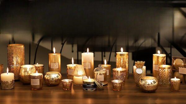 Golden Sandalwood Candle With Warm, Earthy Luxury Aroma
