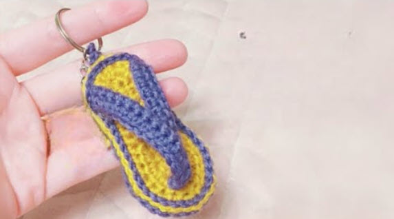 Crochet Colorful Flip-Flop Keychains Patterns Summer Amigurumi Pattern