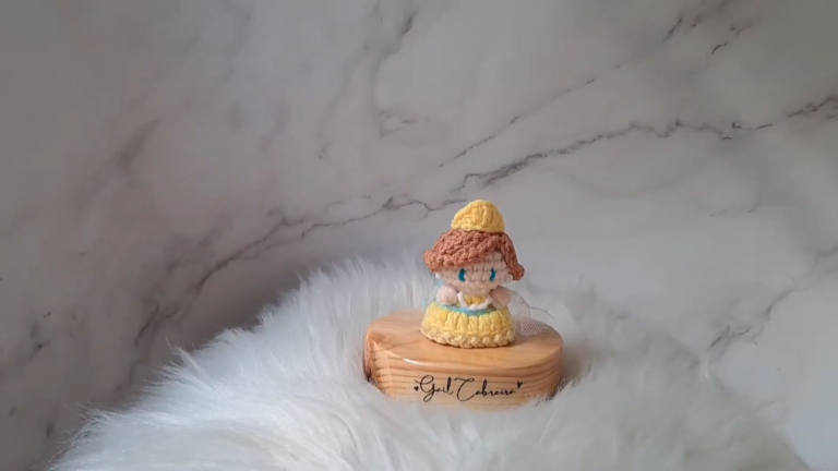 Awesome Crochet Princess Anastasia Keyring Amigurumi Pattern