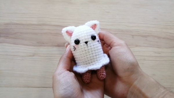 Brilliant Crochet Ghost Kitty Halloween Amigurumi Pattern