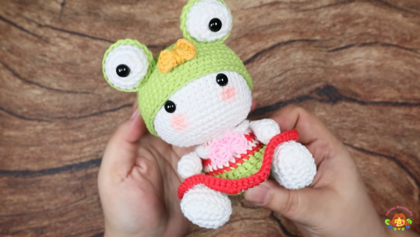 Crochet Kawaii Frog Hat Doll Amigurumi Step-by-Step Pattern