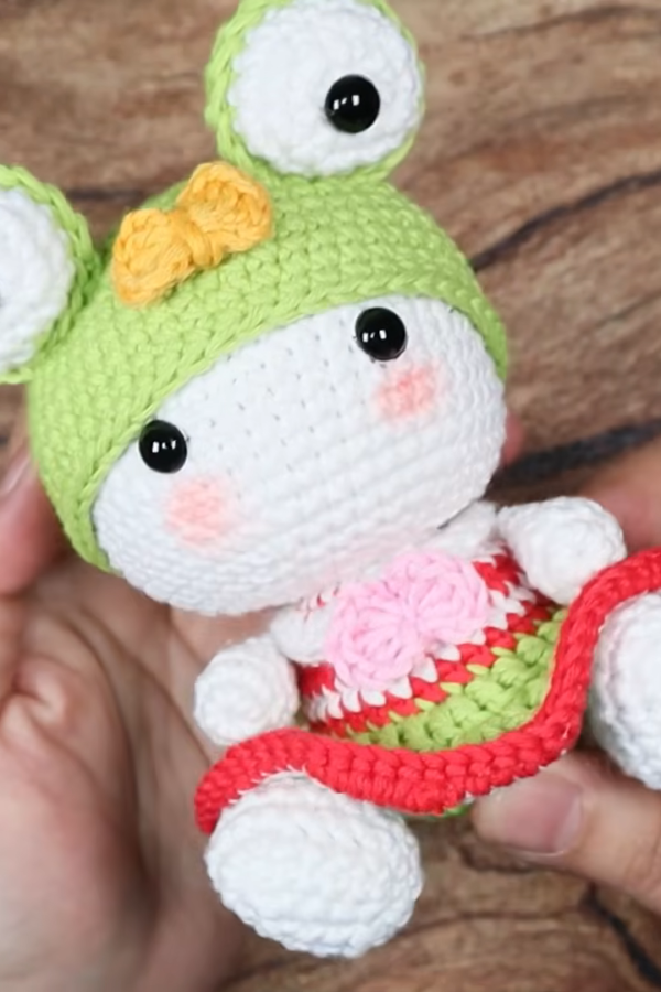 Crochet Kawaii Frog Hat Doll Amigurumi Step-by-Step Pattern