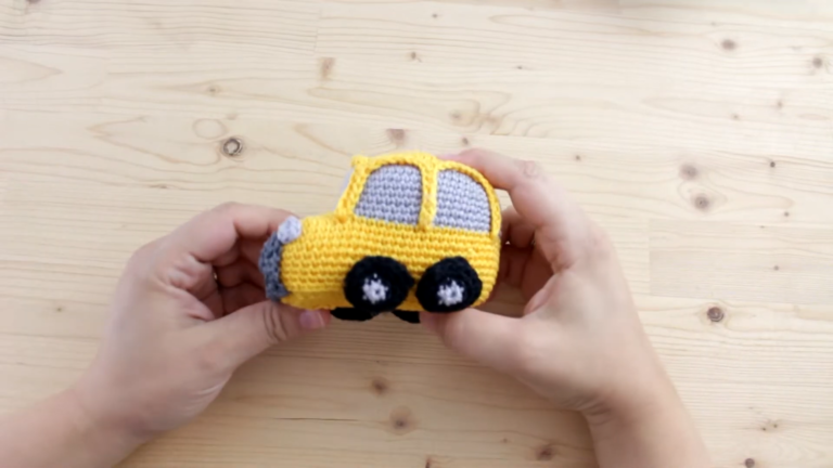 Little Crochet Christmas Car Amigurumi Pattern for Beginners