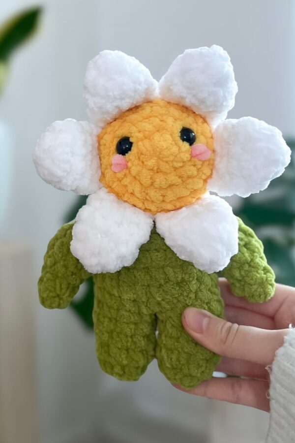 Cute Daisy Crochet Doll Handmade Amigurumi Flower Plushie Perfect Gift for Kids