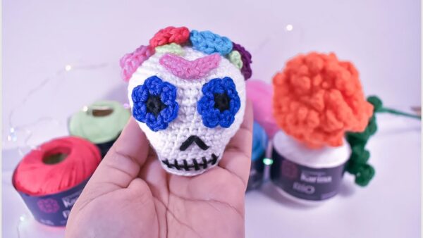 Crochet Skull Amigurumi Keychain Collection – Free Patterns & Ideas