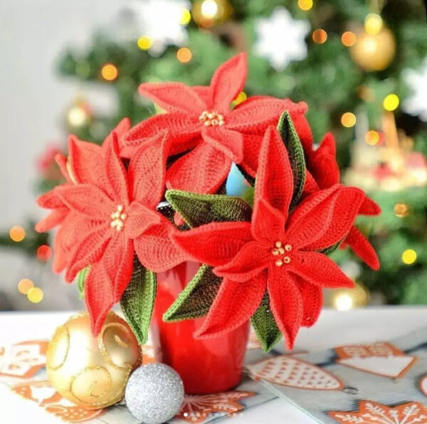 Free Crochet Poinsettia Flower Pattern Bouquet | Easy Holiday Home Decor