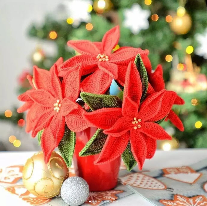 Free Crochet Poinsettia Flower Pattern Bouquet | Easy Holiday Home Decor