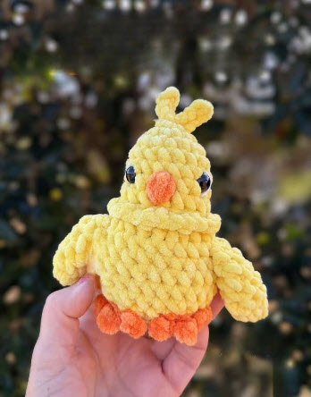 Elegant Crochet Baby Chick Amigurumi Pattern for Beginners