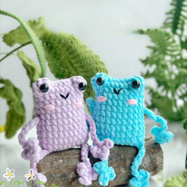 Pastel Crochet Frog Plush Duo — Kawaii Amigurumi Pattern for Cute Gifts