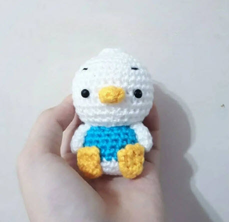 Awesome Crochet Duckling Amigurumi Pattern with Blue Belly