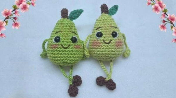 Crochet Little Pear Amigurumi Pattern with Movable Legs