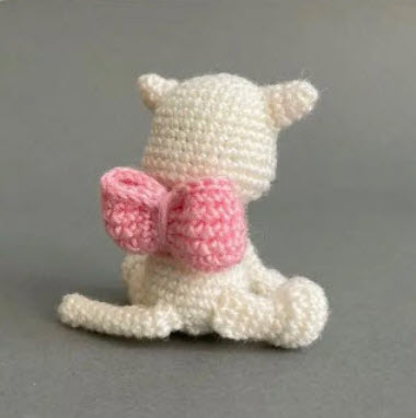 Crochet Kitten Amigurumi Pattern with Cozy Scarf Details