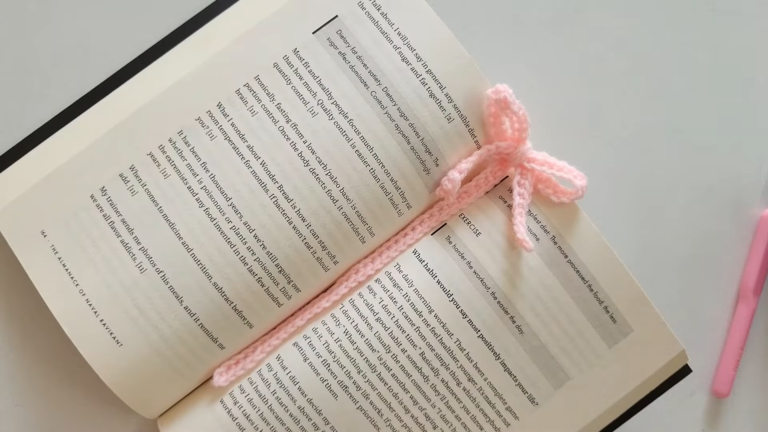 Crochet Bow Bookmark Pattern for Book Lovers