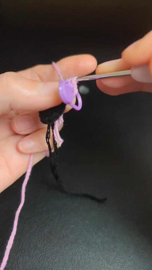 Attaching stitch marker to black yarn base