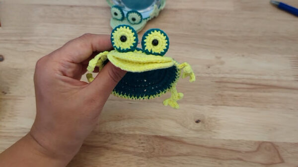 Crochet Frog Coaster Mug Pattern for Home Décor