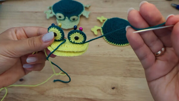 Crochet Frog Coaster Mug Pattern for Home Décor