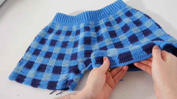 Crochet Gingham Shorts Pattern with Two Tone Design