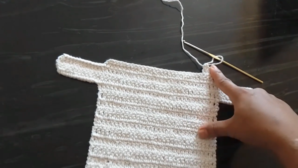 Crochet Hip Bag Shaping the Body Panel