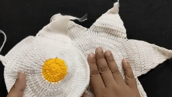 Crochet Lily Bag Pattern with Beautiful Flower Accents