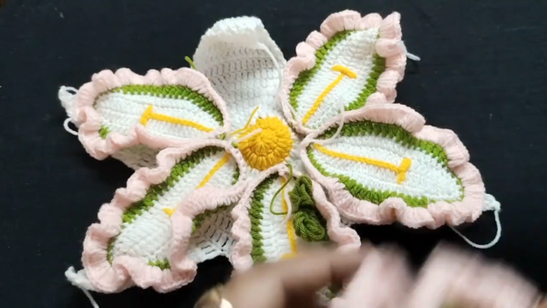 Crochet Lily Bag Pattern with Beautiful Flower AccentsCrochet Lily Bag Pattern with Beautiful FlowCrochet Lily Bag Pattern with Beautiful Flower Accentser Accents