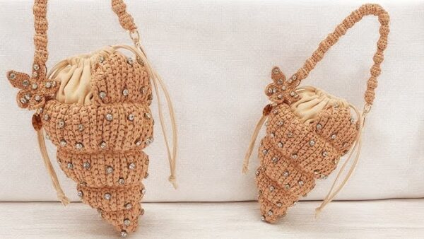 Crochet Seashell Bag Pattern for Beach Days