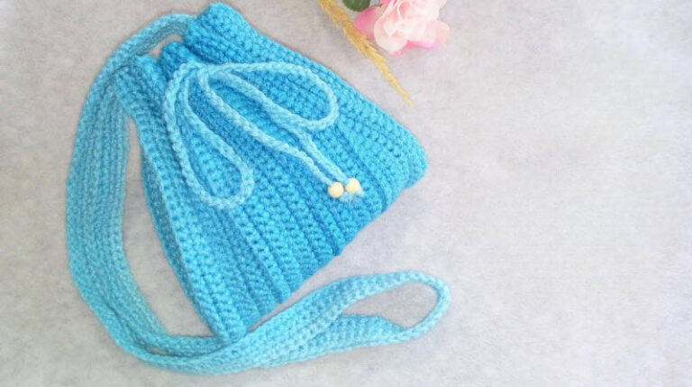 Easy Crochet Pleated Bag Pattern for Beginners