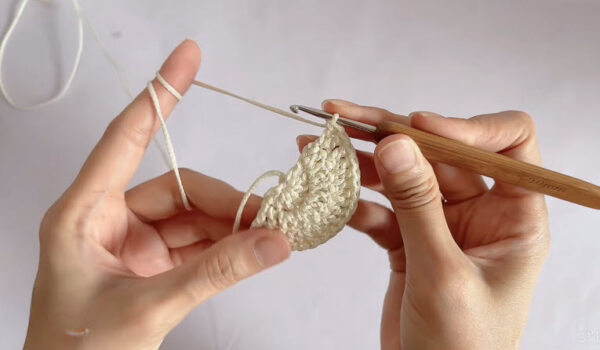 Free Crochet Bow Purse Pattern with Scalloped Flap