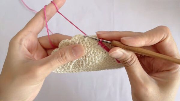 Free Crochet Bow Purse Pattern with Scalloped Flap