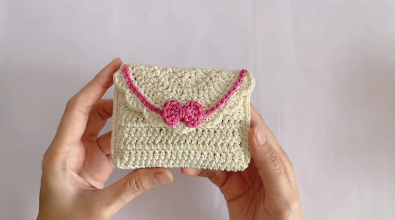 Free Crochet Bow Purse Pattern with Scalloped Flap