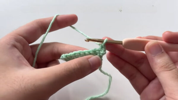  Free Crochet Button Headband Pattern for Starters