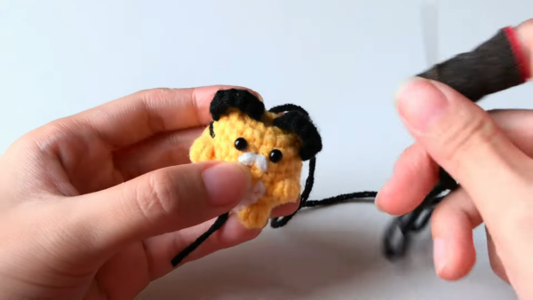 Free Crochet Tiger Keychain Amigurumi Pattern for Everyday Use