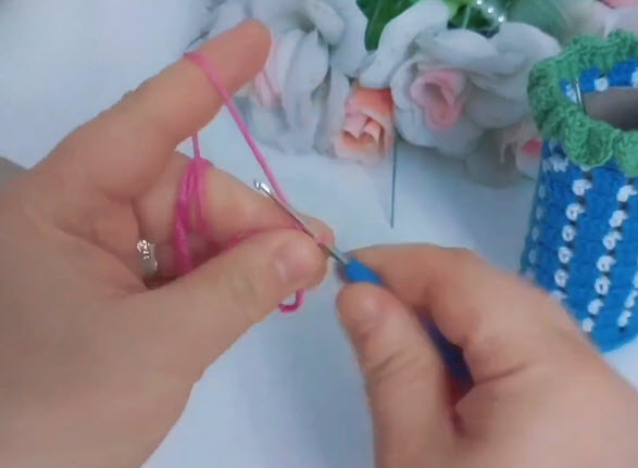 Starting pink yarn slip knot