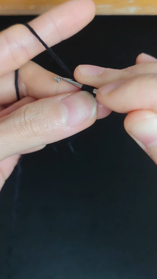 Starting slip knot with black yarn