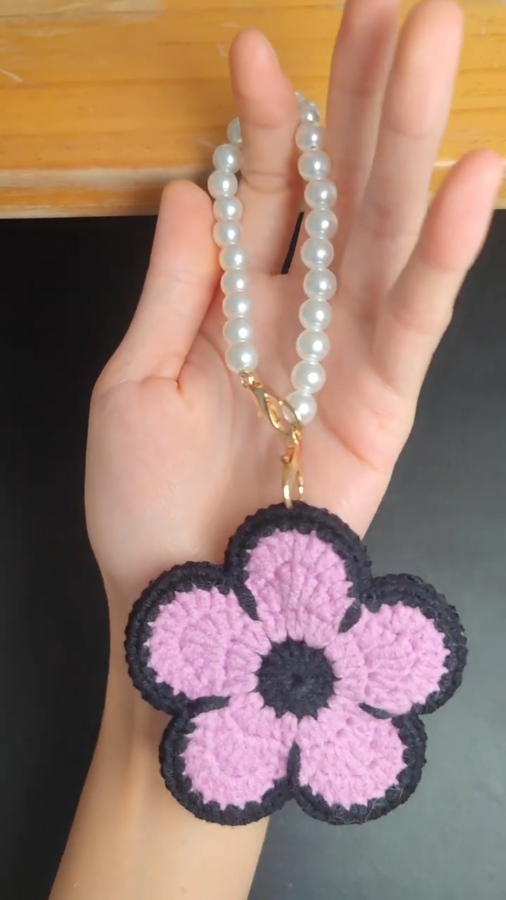 Stylish Crochet Flower Hanging Keychain Pendant Pattern
