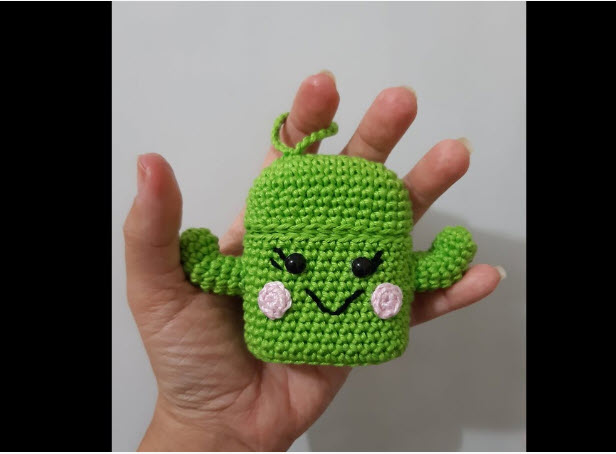 Adorable Crochet Cactus Earphone Case Pattern for Animal Lovers