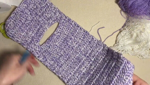 Crochet piece with buttonhole slot for closure strap
