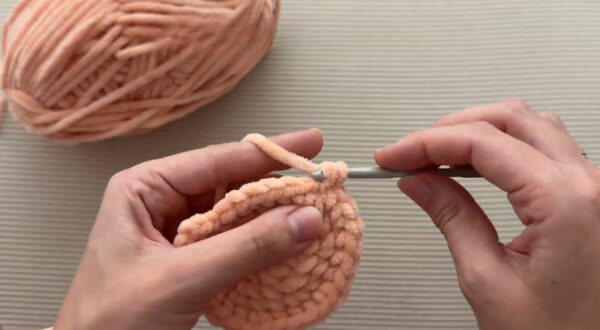 Crochet rounds building ice cream scoop