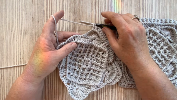 Crocheting edge to connect granny squares together