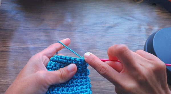 Decreasing stitches to shape bag top