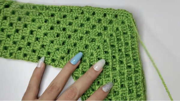 Green crochet granny stitch panel showing the finished edge.