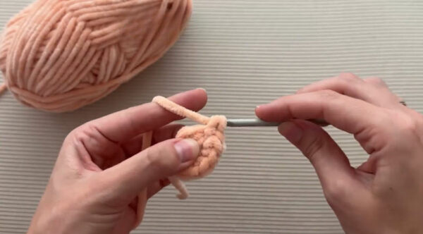 Increase round shaping amigurumi base