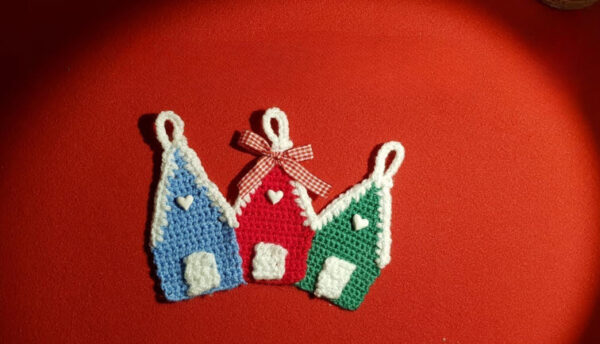 Little Crochet Christmas House Pattern for home decoration